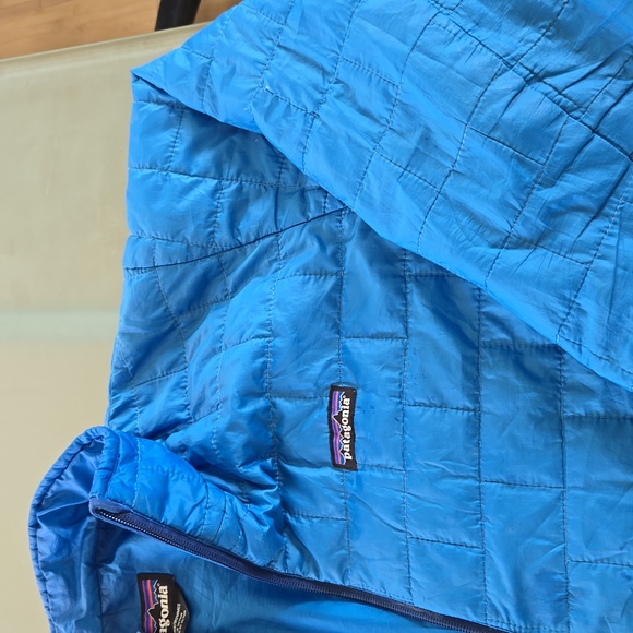 Patagonia Men's Puffer Coat - Picture 4 of 13
